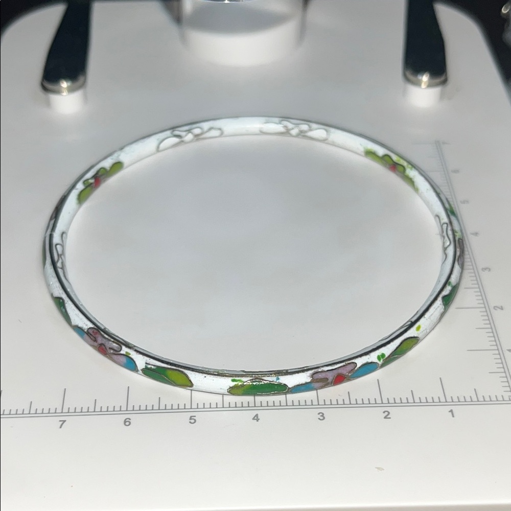 Vintage White Cloisonné Enamel Bangle Bracelet – Multicolor Floral Pattern